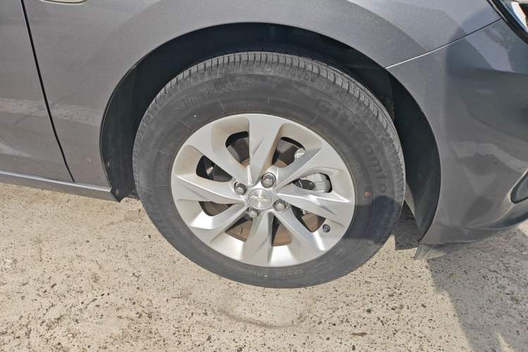 Used Chevrolet Cavalier 2022 325T Automatic Enjoyment Edition Right Front Wheel Hub