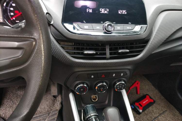 Used Chevrolet Cavalier 2022 325T Automatic Enjoyment Edition Audio And AC Panel