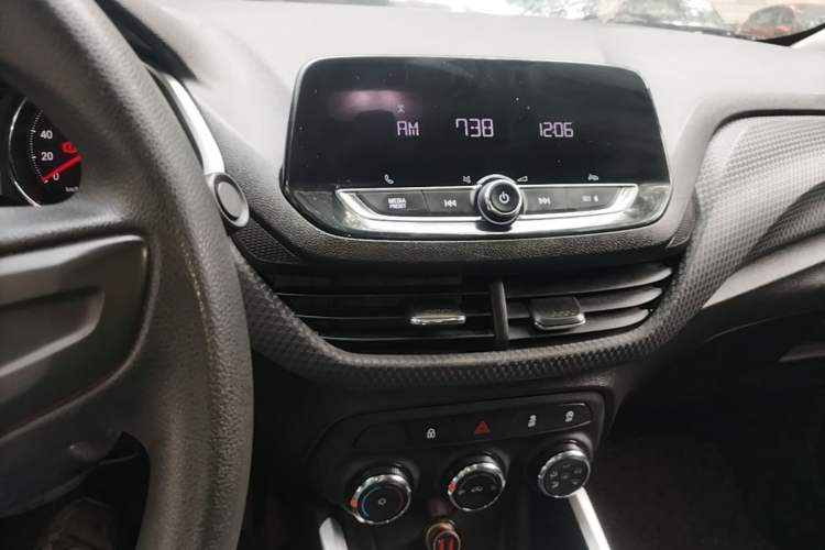 Used Chevrolet Cavalier 2022 325T Automatic Enjoyment Edition Audio And AC Panel