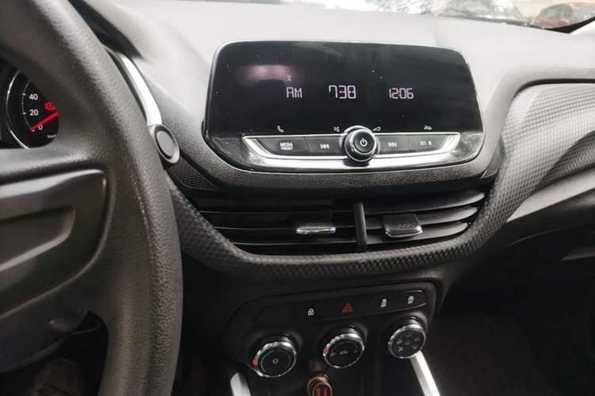 Used Chevrolet Cavalier 2022 325T Automatic Enjoyment Edition Audio And AC Panel