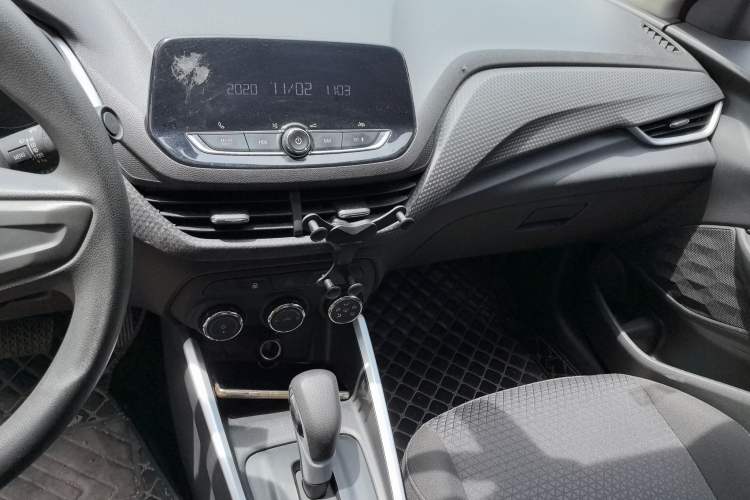 Used Chevrolet Cavalier 2022 325T Automatic Enjoyment Edition Audio And AC Panel