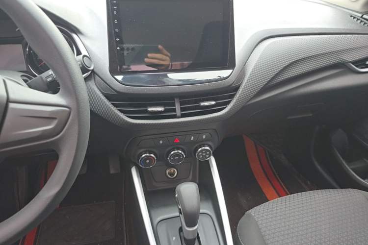 Used Chevrolet Cavalier 2022 325T Automatic Enjoyment Edition Audio And AC Panel