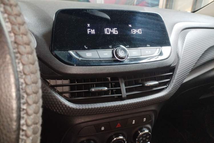 Used Chevrolet Cavalier 2022 325T Automatic Enjoyment Edition Audio And AC Panel