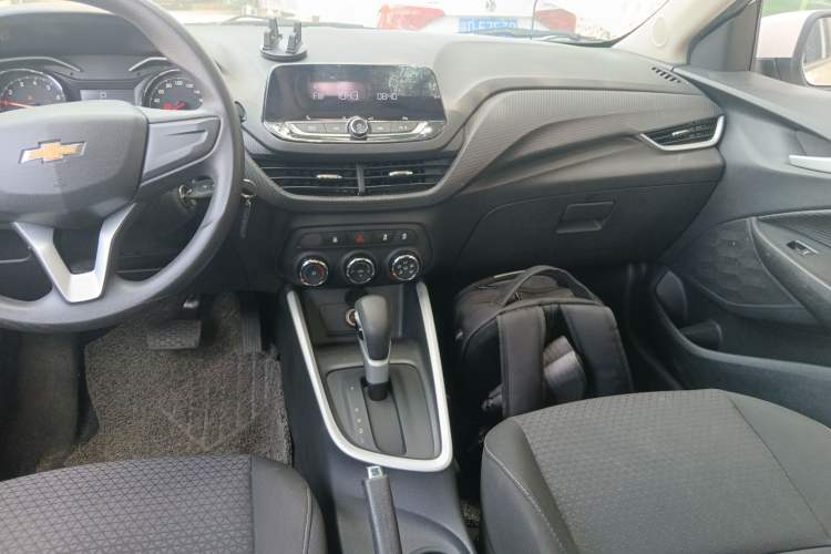 Used Chevrolet Cavalier 2022 325T Automatic Enjoyment Edition Audio And AC Panel