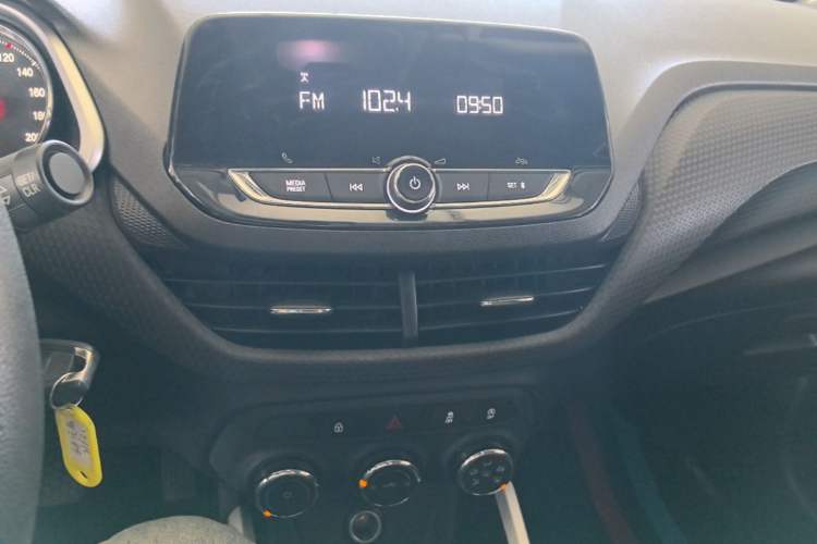 Used Chevrolet Cavalier 2022 325T Automatic Enjoyment Edition Audio And AC Panel