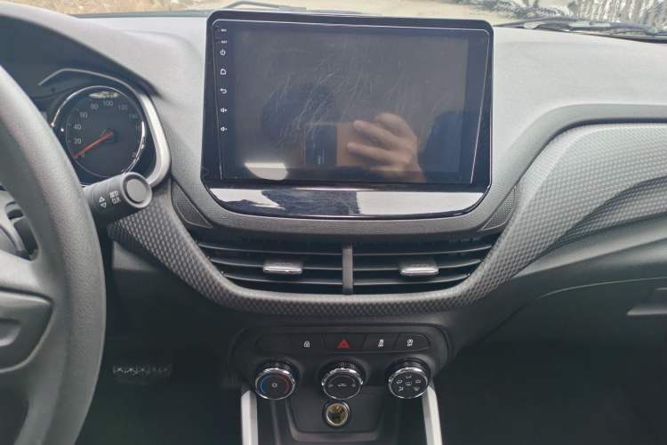 Used Chevrolet Cavalier 2022 325T Automatic Enjoyment Edition Audio And AC Panel