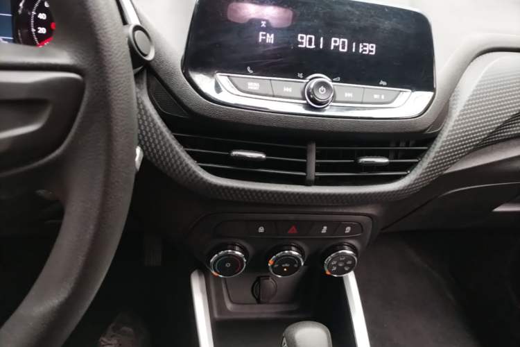 Used Chevrolet Cavalier 2022 325T Automatic Enjoyment Edition Audio And AC Panel