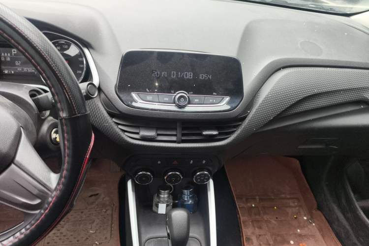 Used Chevrolet Cavalier 2022 325T Automatic Enjoyment Edition Audio And AC Panel