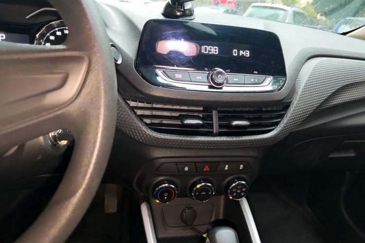 Used Chevrolet Cavalier 2022 325T Automatic Enjoyment Edition Audio And AC Panel