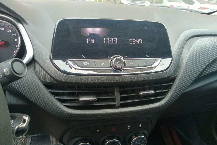 Used Chevrolet Cavalier 2022 325T Automatic Enjoyment Edition Audio And AC Panel