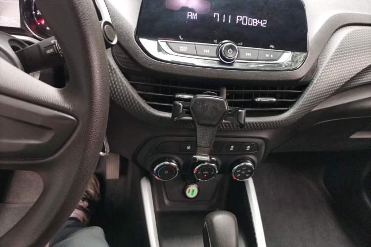 Used Chevrolet Cavalier 2022 325T Automatic Enjoyment Edition Audio And AC Panel