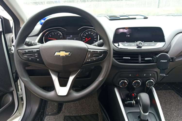 Used Chevrolet Cavalier 2022 325T Automatic Enjoyment Edition Center Console