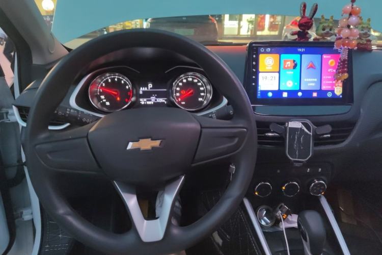 Used Chevrolet Cavalier 2022 325T Automatic Enjoyment Edition Center Console
