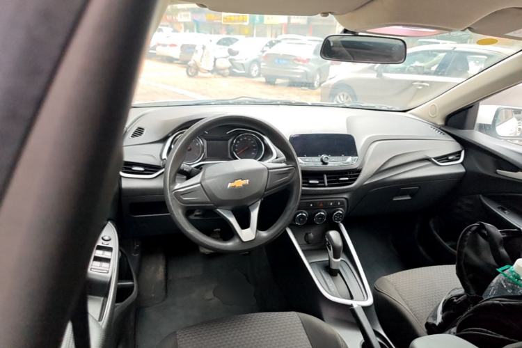 Used Chevrolet Cavalier 2022 325T Automatic Enjoyment Edition Center Console