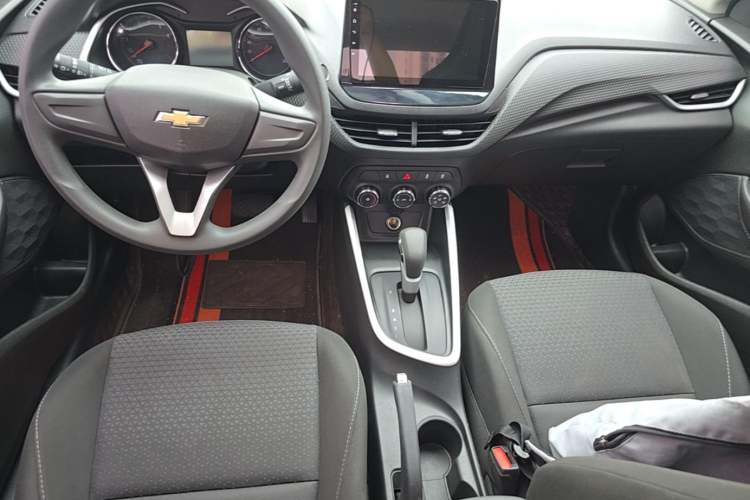 Used Chevrolet Cavalier 2022 325T Automatic Enjoyment Edition Center Console