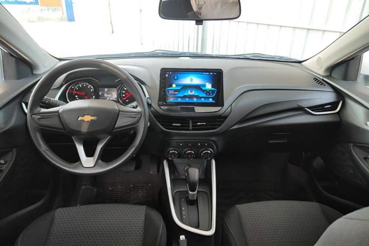 Used Chevrolet Cavalier 2022 325T Automatic Enjoyment Edition Center Console