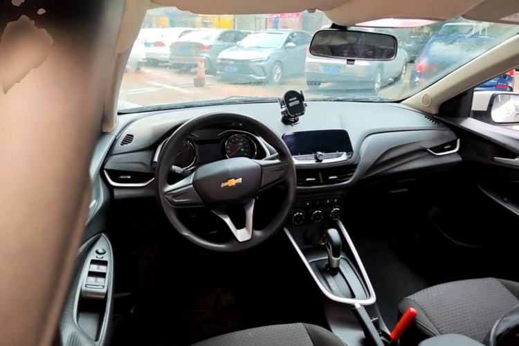 Used Chevrolet Cavalier 2022 325T Automatic Enjoyment Edition Center Console