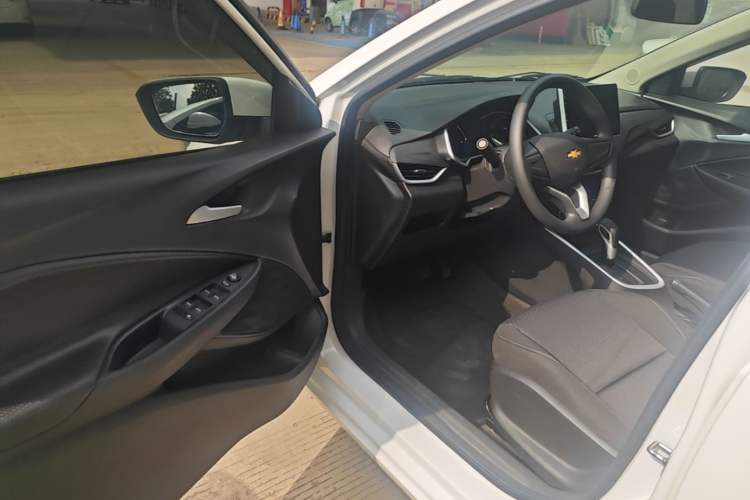 Used Chevrolet Cavalier 2022 325T Automatic Enjoyment Edition Driver Seat