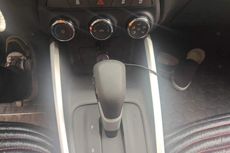 Used Chevrolet Cavalier 2022 325T Automatic Enjoyment Edition Gear Lever