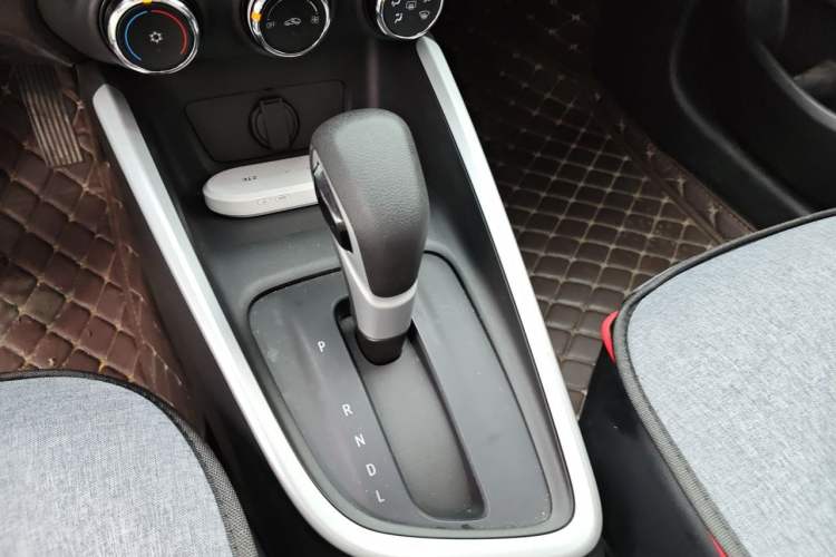 Used Chevrolet Cavalier 2022 325T Automatic Enjoyment Edition Gear Lever