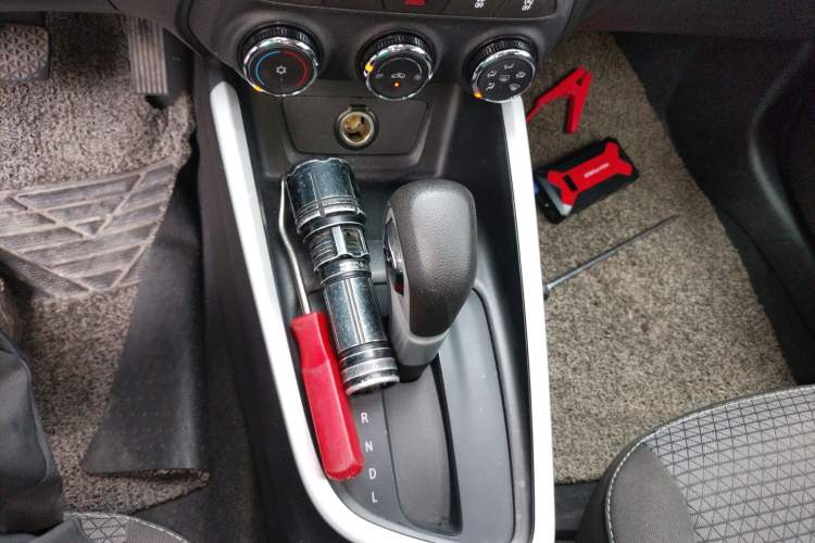Used Chevrolet Cavalier 2022 325T Automatic Enjoyment Edition Gear Lever