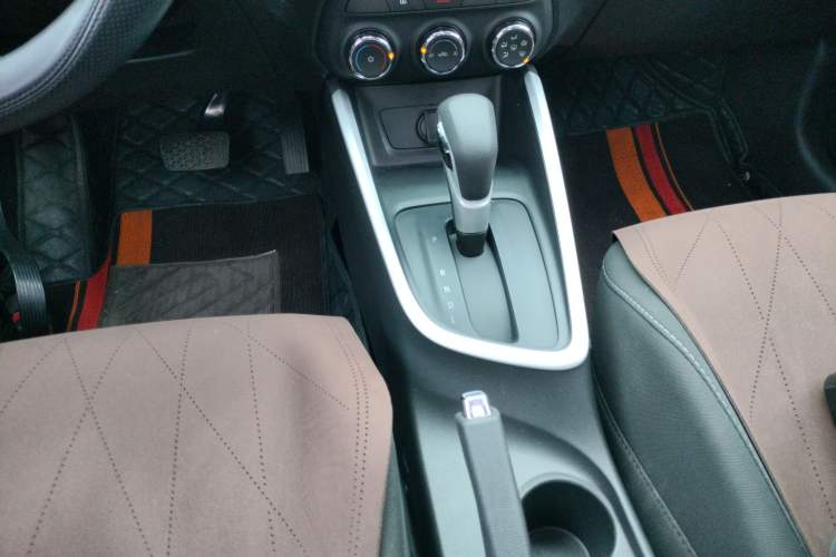 Used Chevrolet Cavalier 2022 325T Automatic Enjoyment Edition Gear Lever