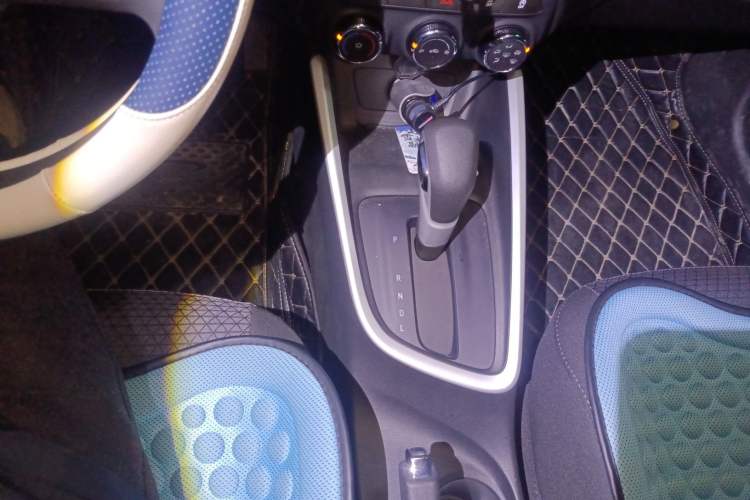 Used Chevrolet Cavalier 2022 325T Automatic Enjoyment Edition Gear Lever