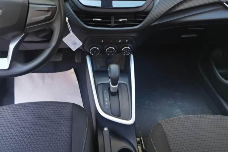 Used Chevrolet Cavalier 2022 325T Automatic Enjoyment Edition Gear Lever