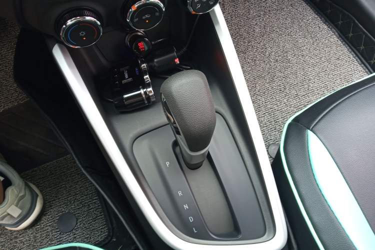 Used Chevrolet Cavalier 2022 325T Automatic Enjoyment Edition Gear Lever