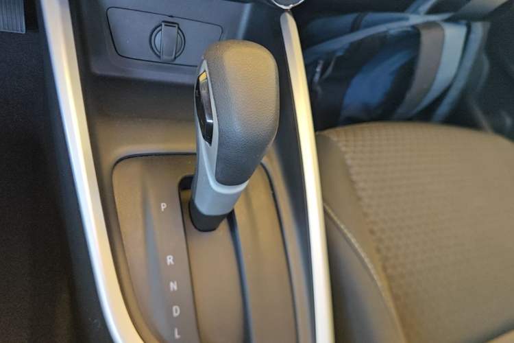 Used Chevrolet Cavalier 2022 325T Automatic Enjoyment Edition Gear Lever