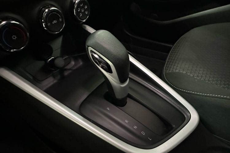 Used Chevrolet Cavalier 2022 325T Automatic Enjoyment Edition Gear Lever