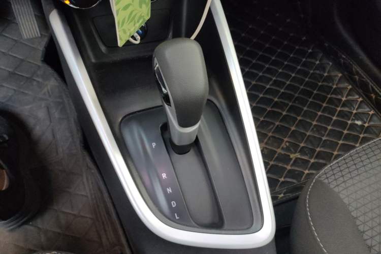 Used Chevrolet Cavalier 2022 325T Automatic Enjoyment Edition Gear Lever