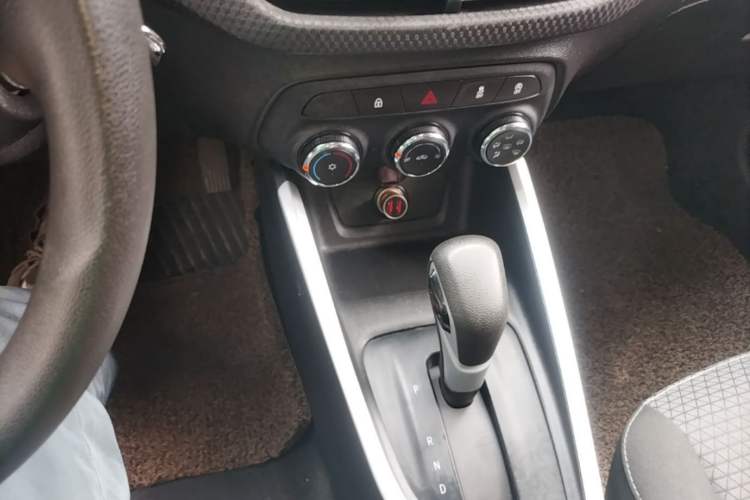 Used Chevrolet Cavalier 2022 325T Automatic Enjoyment Edition Gear Lever