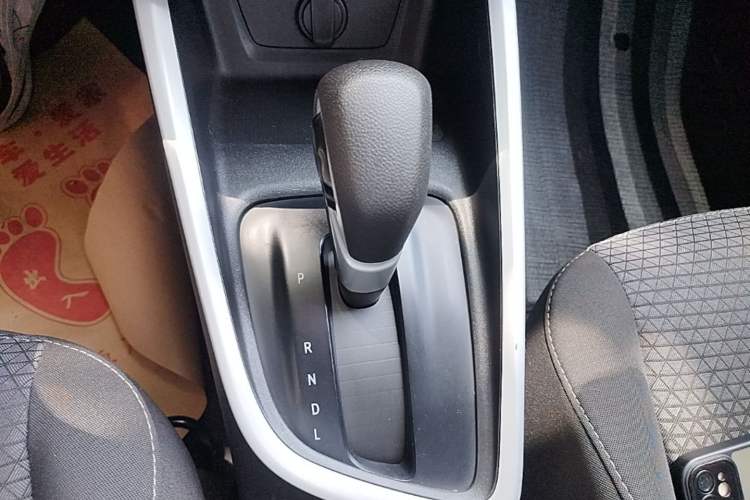 Used Chevrolet Cavalier 2022 325T Automatic Enjoyment Edition Gear Lever