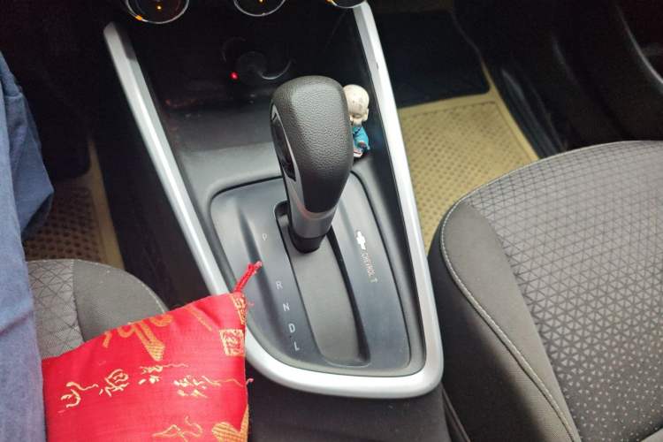 Used Chevrolet Cavalier 2022 325T Automatic Enjoyment Edition Gear Lever