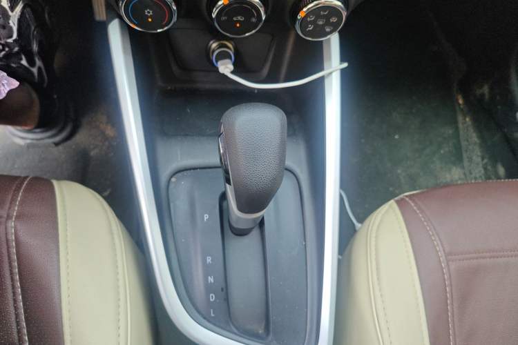 Used Chevrolet Cavalier 2022 325T Automatic Enjoyment Edition Gear Lever