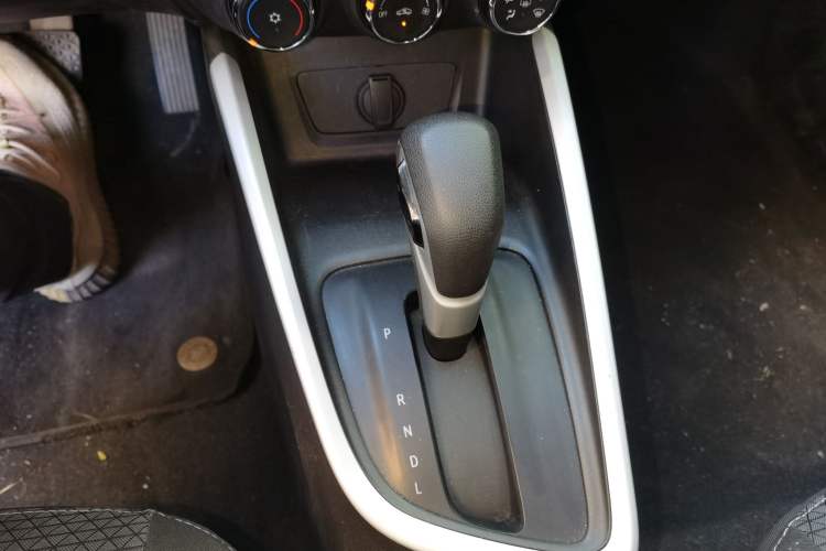 Used Chevrolet Cavalier 2022 Redline 325T Automatic Xinyao Edition Gear Lever