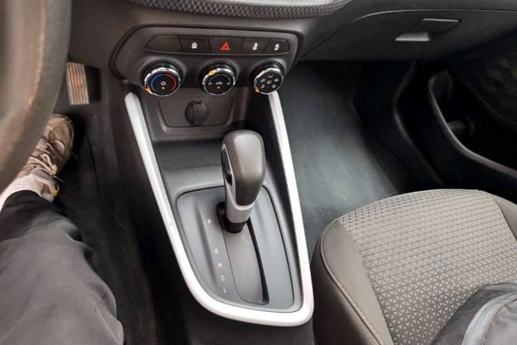 Used Chevrolet Cavalier 2022 325T Automatic Enjoyment Edition Gear Lever