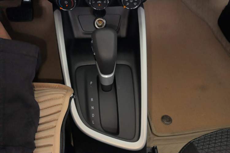 Used Chevrolet Cavalier 2022 325T Automatic Enjoyment Edition Gear Lever