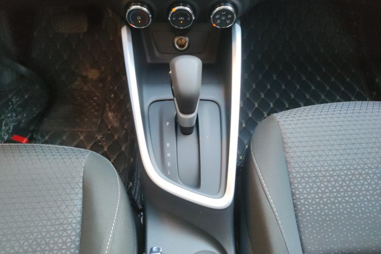 Used Chevrolet Cavalier 2022 325T Automatic Enjoyment Edition Gear Lever