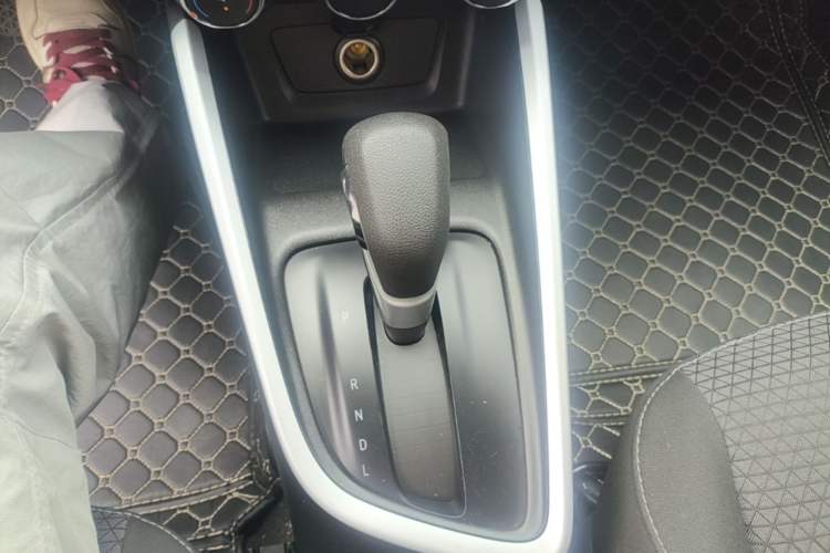 Used Chevrolet Cavalier 2022 325T Automatic Enjoyment Edition Gear Lever