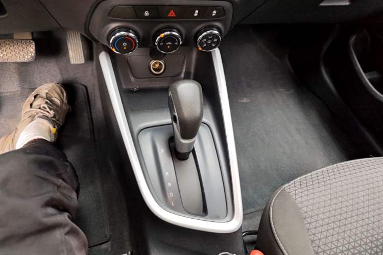 Used Chevrolet Cavalier 2022 325T Automatic Enjoyment Edition Gear Lever