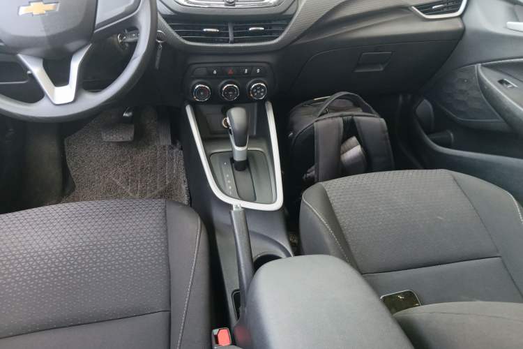 Used Chevrolet Cavalier 2022 325T Automatic Enjoyment Edition Gear Lever