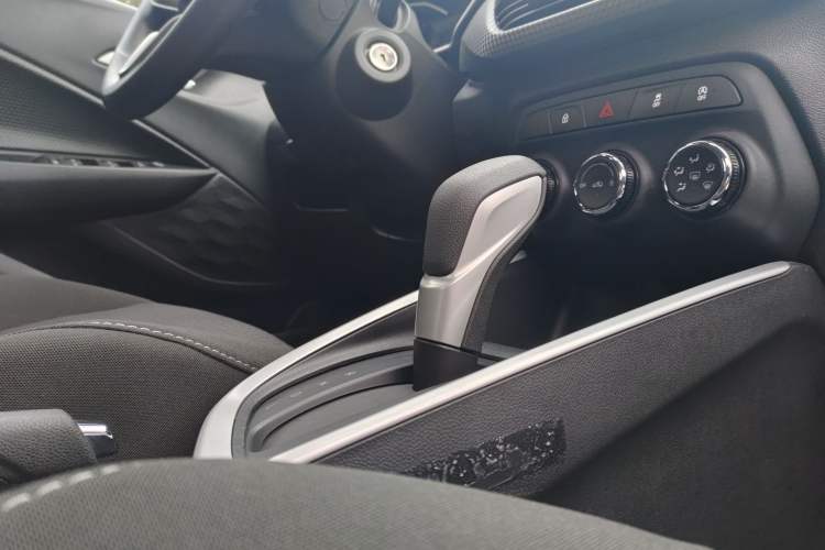 Used Chevrolet Cavalier 2022 325T Automatic Enjoyment Edition Gear Lever