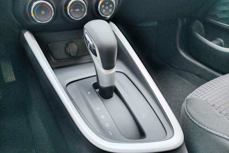 Used Chevrolet Cavalier 2022 325T Automatic Enjoyment Edition Gear Lever