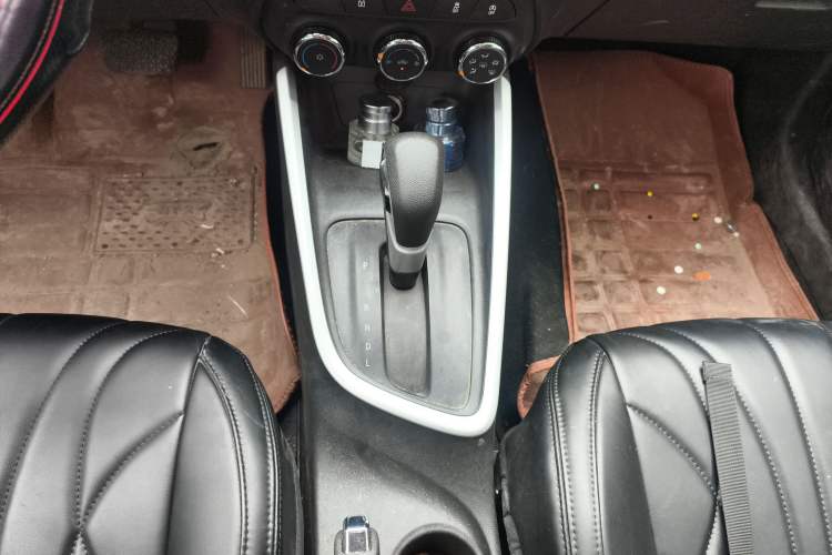 Used Chevrolet Cavalier 2022 325T Automatic Enjoyment Edition Gear Lever