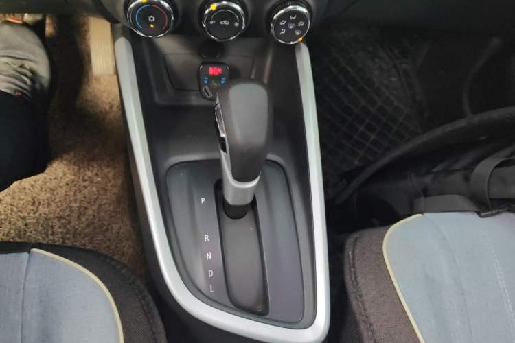 Used Chevrolet Cavalier 2022 325T Automatic Enjoyment Edition Gear Lever