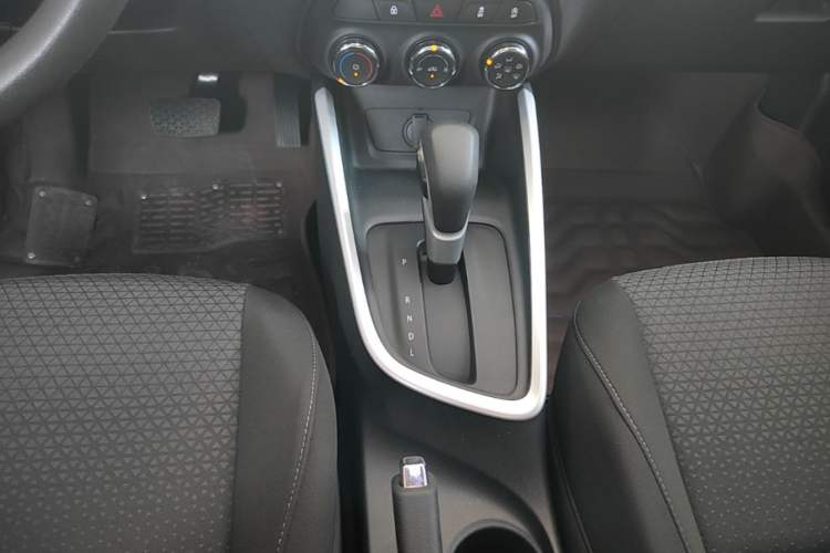 Used Chevrolet Cavalier 2022 325T Automatic Enjoyment Edition Gear Lever