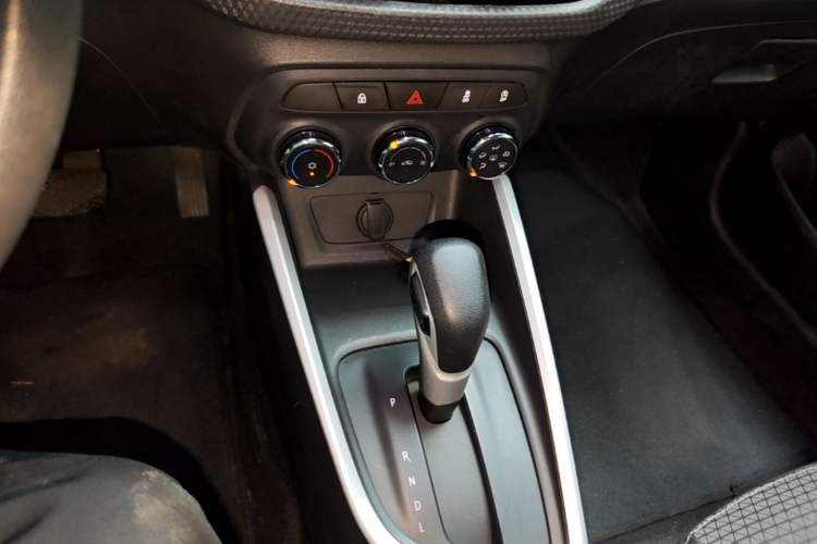 Used Chevrolet Cavalier 2022 325T Automatic Enjoyment Edition Gear Lever