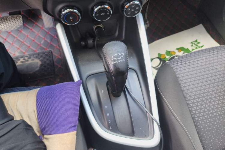Used Chevrolet Cavalier 2022 325T Automatic Enjoyment Edition Gear Lever
